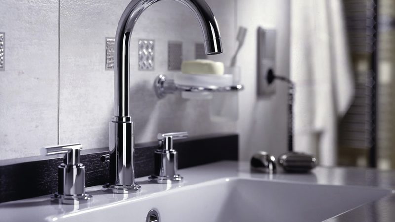 挡水条安装，玻璃胶与白水泥谁更胜一筹？**